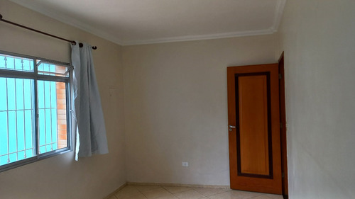 Casa Grande E Espaçosa Com Terraço E Churrasqueira Com Ótima Localização