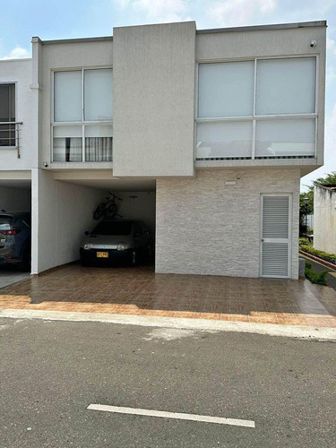 Venta Casa Condominio En La Hacienda, Sur De Cali 300.