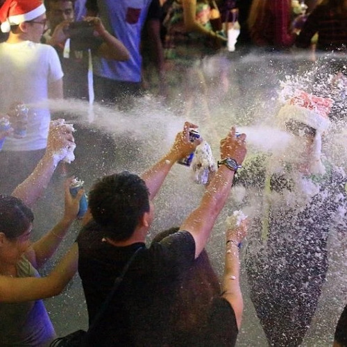 Espuma En Spray Caja Con 24 Latas Fiestas Bolos Cumpleaños