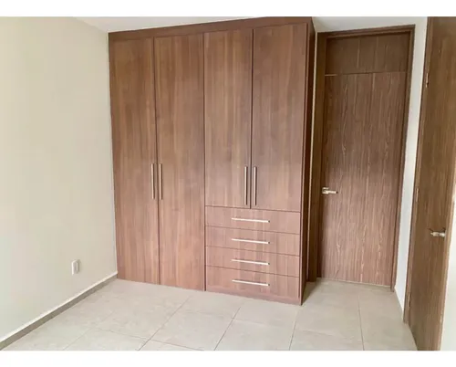 Casa En Renta Con Cuarto De Servicio En Zibata K
