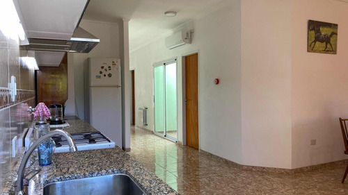 Casa En Venta - 3 Dormitorios 2 Baños - 238mts2 - Roque Perez