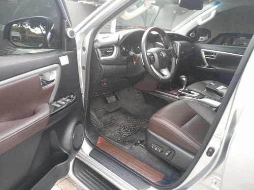 Imagem 8 de 15 de Toyota 2.8 Srx 4x4 7 Lugares 16v Turbo Intercooler Diesel 4p