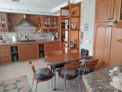 Semi Piso En Alquiler Y/ó Venta Excelente Estado. Ubicado En Sarmiento Esquina Videla. Quilmes Centro. Alquiler U$s 1.800.-, Piso 5°.