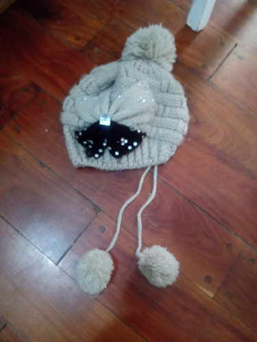 Gorro Lana Pompón Beige Moño 