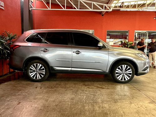 Mitsubishi Outlander 3.0 MIVEC V6 GASOLINA HPE-S AWD AUTOMÁTICO