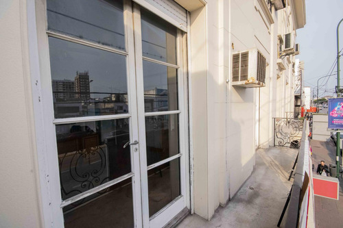 Departamento De 3 Ambientes Dependencia Apto Profesional En Alquiler, En Martínez.