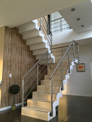 Imponente Casa De 320 M2 Gran Diseño En Puertos Vistas