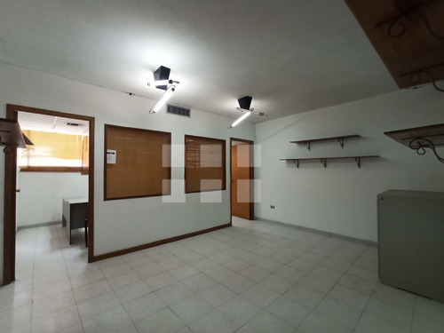 Imagen 2 de 8 de Excelente Local Para Oficina En Centro De Puerto La Cruz