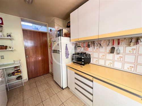 Casa En Venta De 4 Dorm. En Las Condes