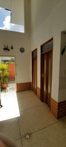 Imagen 7 de 10 de Vendo Casa 212m2 5h/3b/5p La California Sur 3820