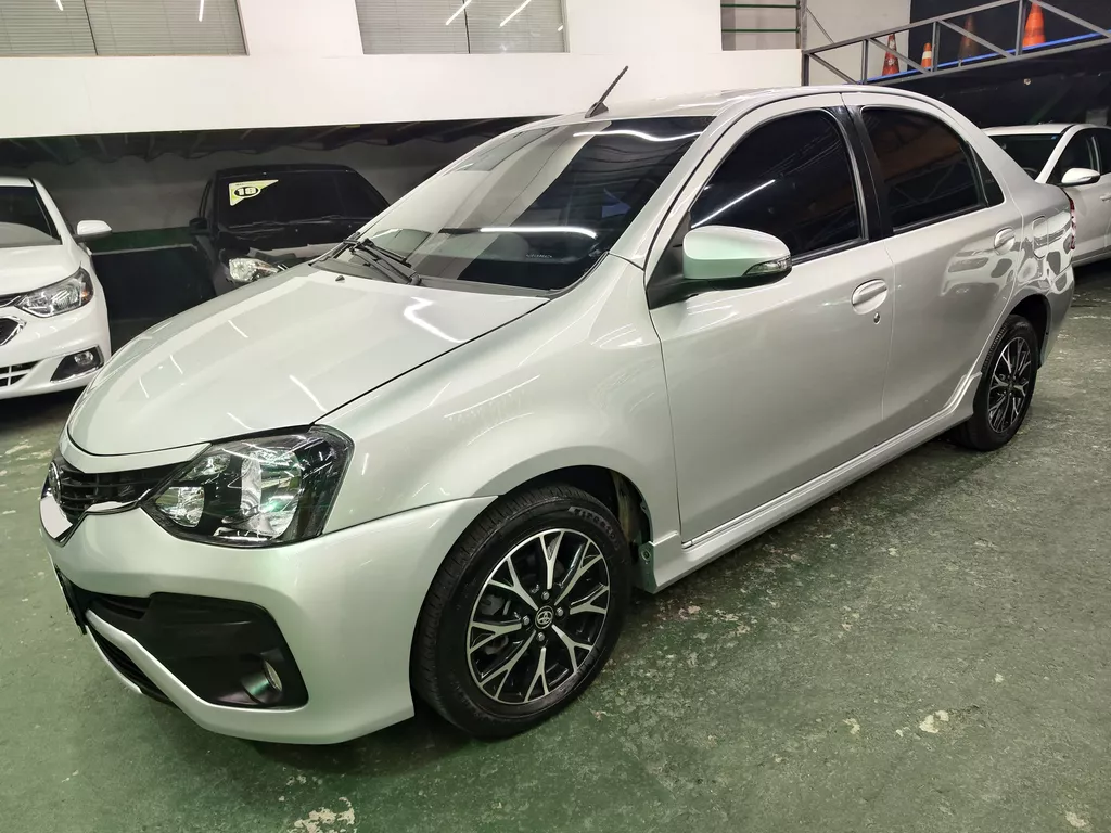 Toyota Etios Etios Sedan Platinum 1.5 (Flex) (Aut)