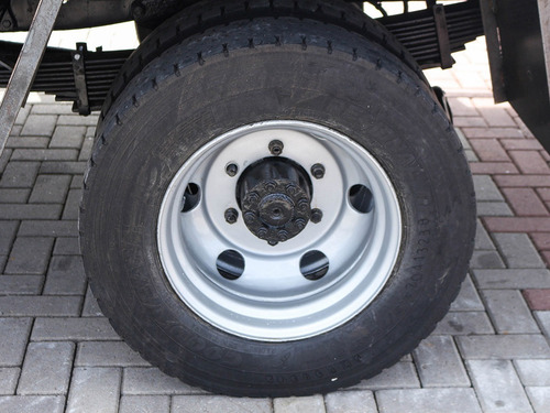 Imagem 13 de 15 de Mercedes Benz 710 4x2 2011 Com Comboio Lubrificante=vw,volvo
