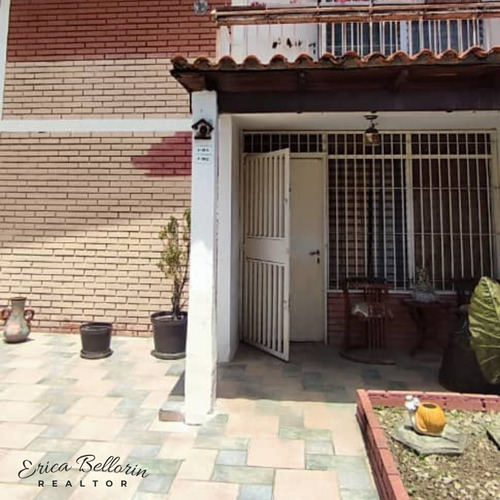 Se Vende Casa En Res. Londres Valle Arriba Guatire