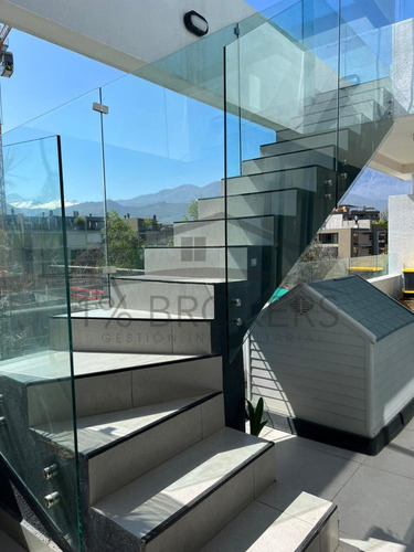 Moderno Y Amplio Dúplex En Inmejorable Sector De La Dehesa