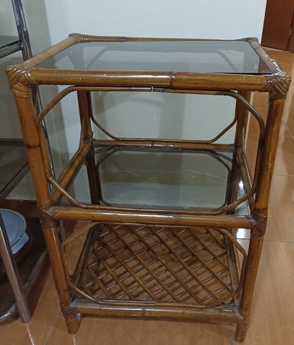 Mesa Decorativa De Rattan Con Vidrios