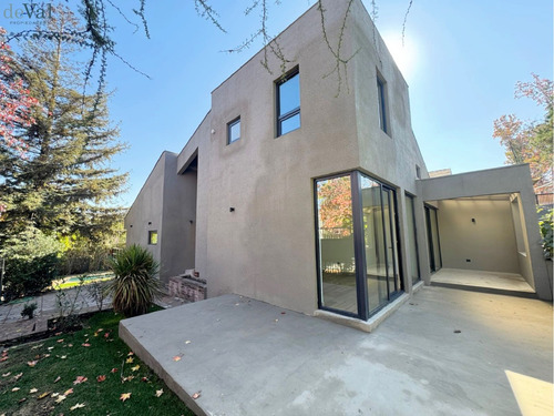 Espectacular Casa Completamente Remodelada