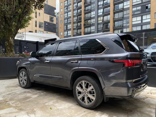 Toyota Sequoia Capstone Hibrida
