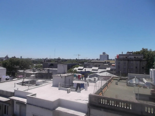 Pasos De 18 Y Facs.amplio,muy Iluminado,al Frente