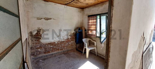 Pse Vende De Casa Interna, Sobre Av 7 De Marzo, Santo Tome, Dos Dormitorios, Living, Cocina-com...