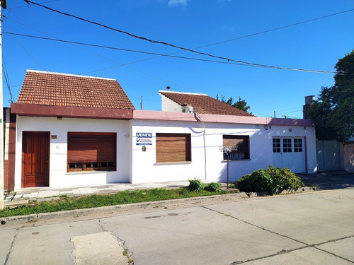 Imagen 3 de 18 de Se Vende Casa En Rio 3, Zona Centrica, Calle Est. Lopez 80, 3 Dorm, Cochera