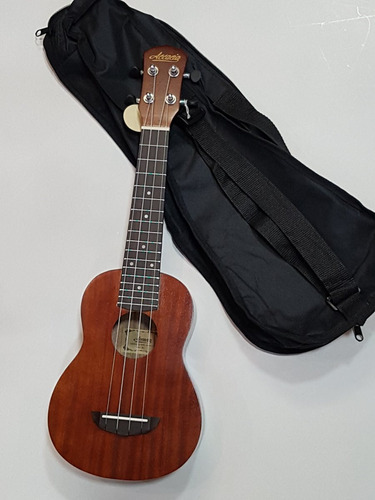 Ukelele Soprano Accacia 21  Pack Full Principiante -remchile