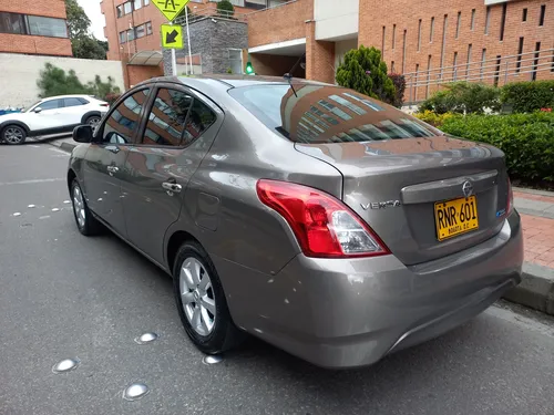 Nissan Versa 1.6 Advance