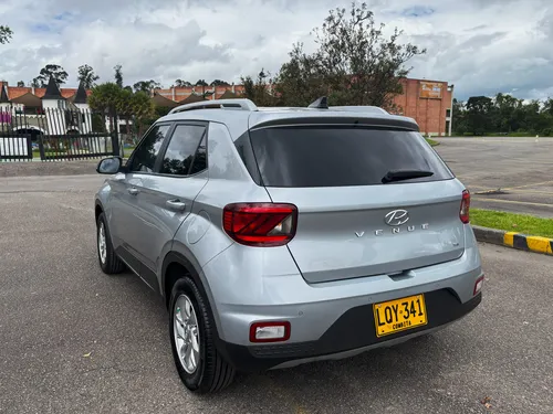 Hyundai Venue Premium Mt 1600cc 4x2 6ab Abs R15