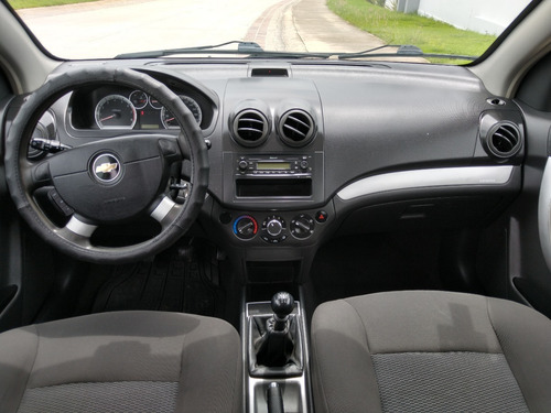 Imagen 8 de 13 de Chevrolet Aveo 2015