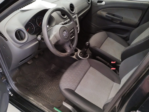 Imagen 8 de 25 de Volkswagen Voyage 1.6 Confortline 2014 Concesionario Lp