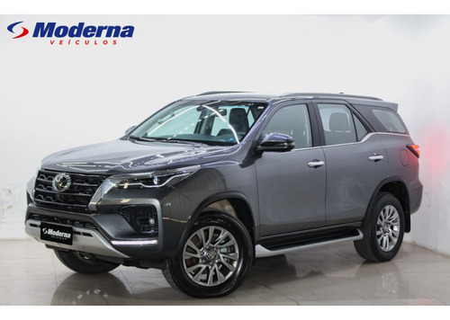 Toyota Hilux SW4 2.8 D-4D TURBO DIESEL SRX 7L 4X4 AUTOMÁTICO