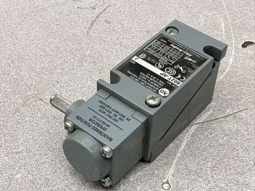New No Box Allen-bradley 802t-ap Limit Switch Ser. J Bbz