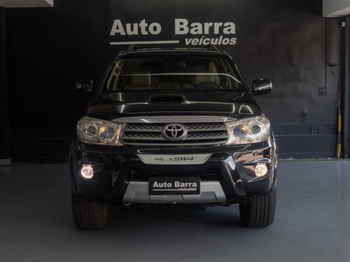 Toyota Hilux SW4 3.0 SRV 4X4 7 LUGARES 16V TURBO INTERCOOLER DIESEL 4P AUTOMÁTICO