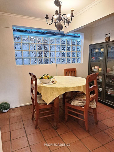 Casa En Venta De 4 Dorm. En Ñuñoa