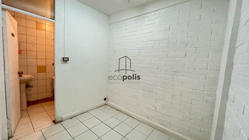 Local De 34 M² En Stripcenter Con Alto Flujo De Clientes