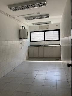 Imagen 8 de 12 de Importante Local Comercial Con Oficinas En El Centro De Avellaneda