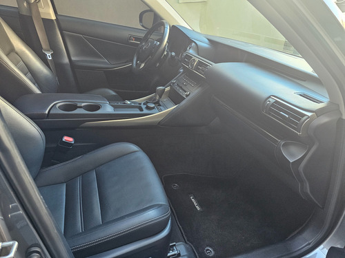 Lexus IS 2.5 300H Luxury
