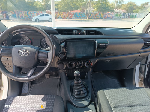 Toyota Hilux sr 2.7 Cabina Doble Sr Mt