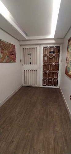 Imagen 3 de 22 de Venta De Apartamento A Remodelar 84,75+90mts2, 3h/2b/3pe Quita Crespo