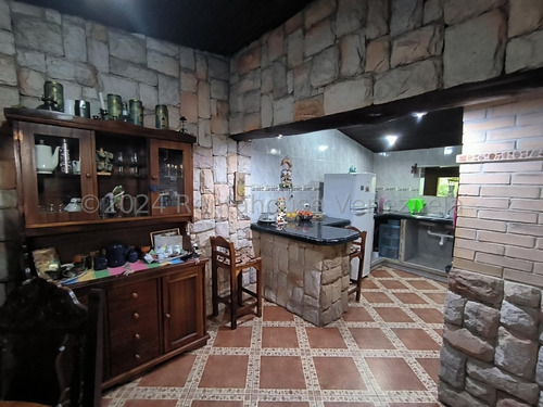 Terreno En Venta En La Colonia Tovar Cda 25-518 Yf