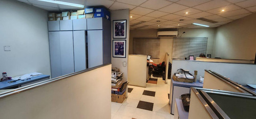 Galpón 700 M² Comercial E Industrial S/avenida Y Salida A Calle Lateral - Villa Madero