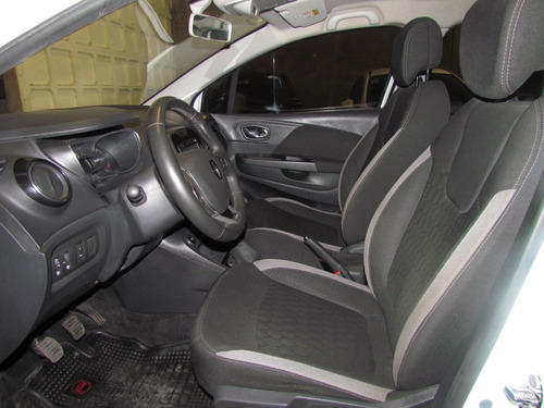 Imagen 10 de 12 de Renault Captur 2.0 Zen Modelo 2019