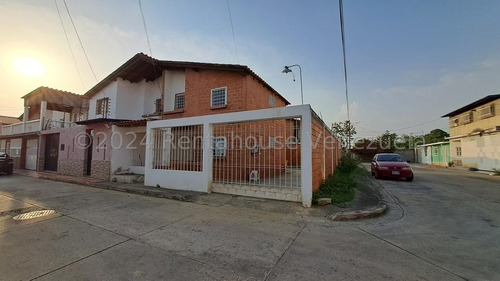 Townhouse En Venta En Cagua Prado 24-24461 Mvs