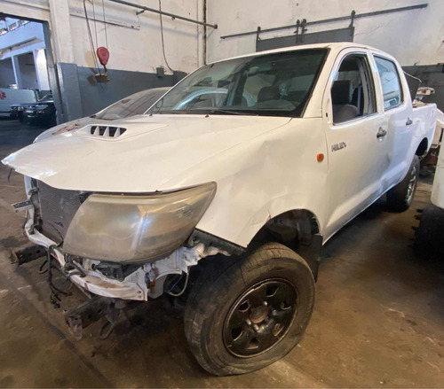 Imagen 4 de 16 de Toyota Hilux 2.5 4x2 2015 No Chocada Con Faltantes Al Día