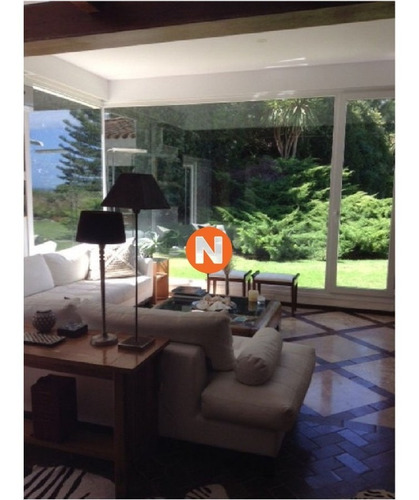 Casa En Venta Golf De Punta Del Este, Frente Al Mar, Con Vista , 6 Dormitorios.- Ref: 209970