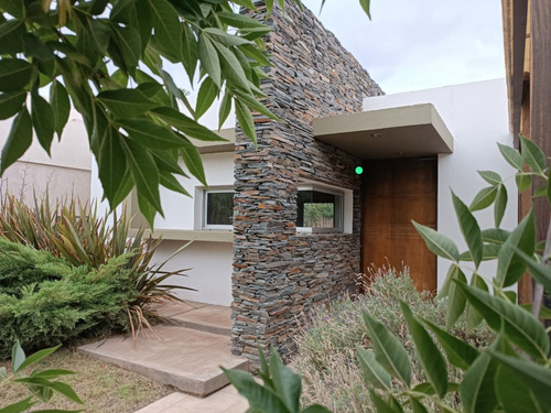 Casa En Venta B° Pinar Del Sol