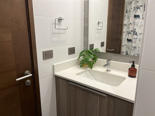 Departamento En Arriendo De 2 Dorm. En Las Condes