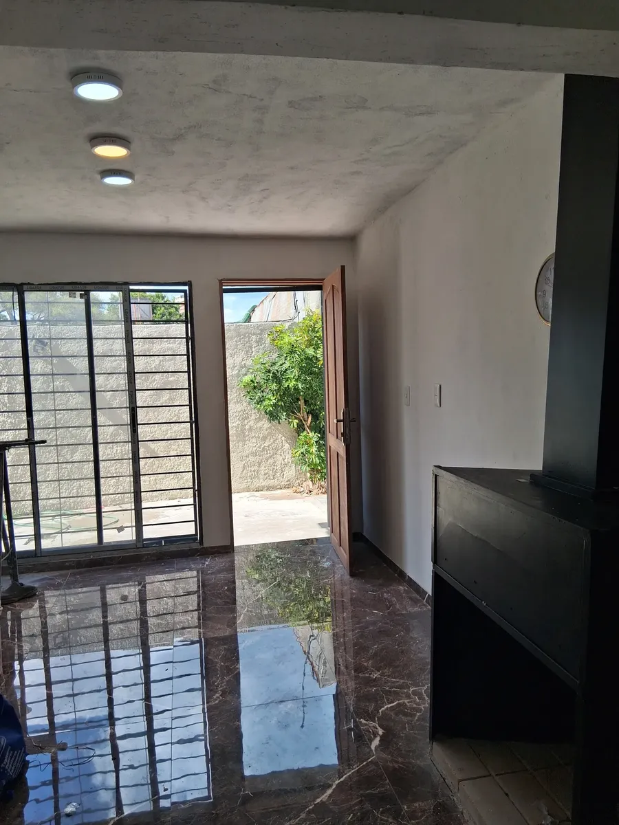 Casa A Estrenar En Malvín, 2 Dorm, 2 Baños, Cochera, Sin Gastos Comunes.  Estufa A Leña Y Parrillero. A Una Cuadra De Shopping Plaza Italia · Foto 2