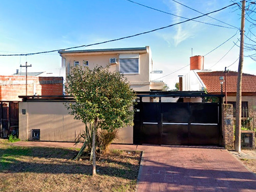 Casa 4 Dormitorios En Tolosa Con Parque Y Pileta