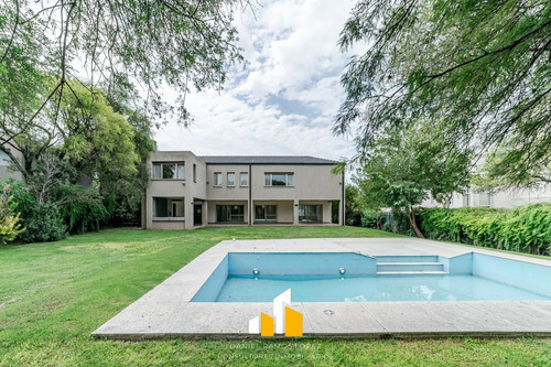 Imagen 3 de 29 de Importante Casa En Venta-lomas De La Carolina