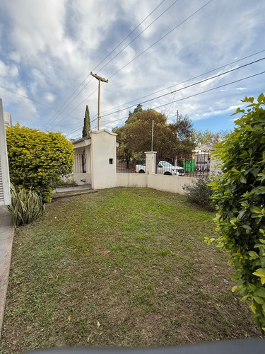 Vendo Casa De 3 Dorm. En Barrio Arguello A 2 Cuadras De Rect